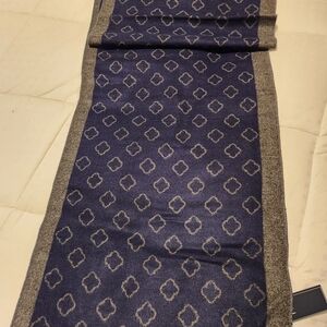 Elegant Blue and Gray Patterned Scarf